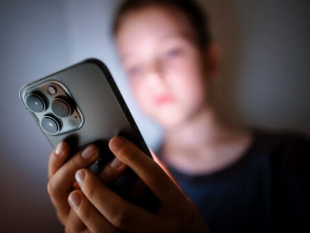 Apple faces data privacy claims from 6M+ Illinois users